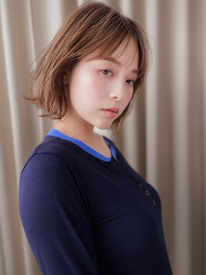 透明感ミルクティーブロンドハッシュレイヤーボブ20代30代