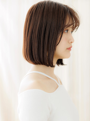 グレージュブラウンシースルー大人美人前下がりボブ30代40代