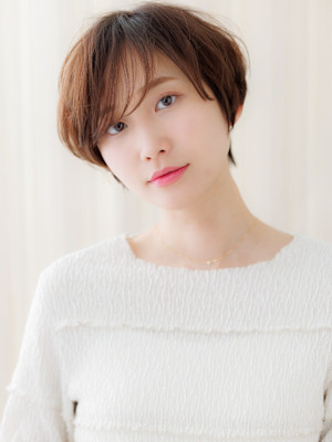 ミルクティーベージュひし形ショートマッシュパーマ20代30代