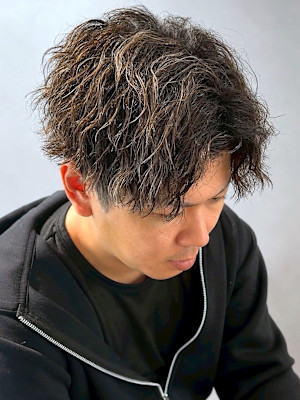刈り上げ ツイストスパイラルパーマ マッシュ ハイライト