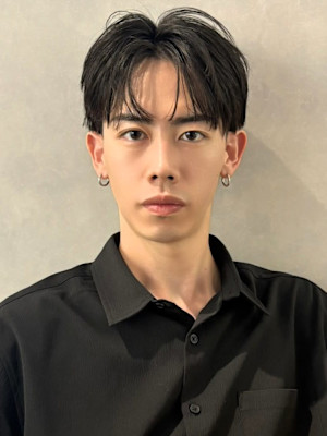 センターパート シースルーマッシュ 前下がり ストレート