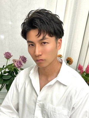 黒髪ビジネスショート20代30代