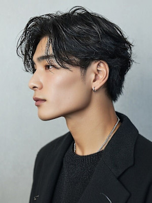 韓国ヘア センターパート 刈り上げ ニュアンスパーマ 30代