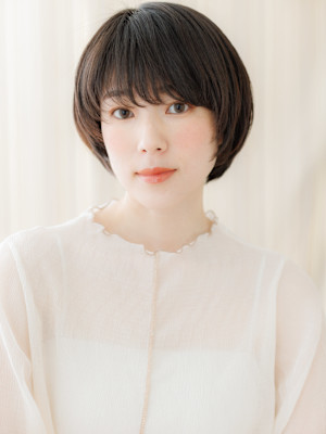 黒髪ダークアッシュ顔周りカットひし形ショートボブ20代30代