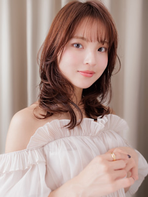 ピンクメッシュクラゲカットゆるふわウルフパーマ20代30代
