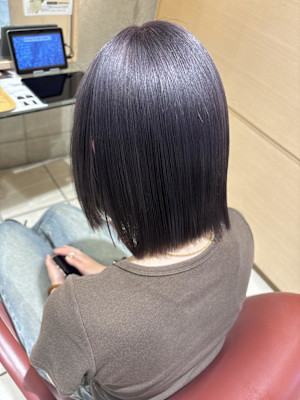 ラベンダーグレージュの切りっぱなしボブ