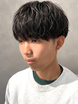 ツーブロック マッシュ ニュアンスパーマ 刈り上げ 束感
