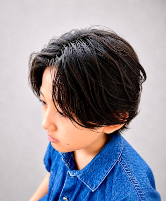 直毛を扱いやすくするフェザーパーマ