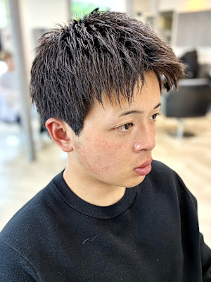 ビジネスショート 黒髪 アップバング メンズカット 20代
