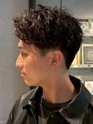 ニュアンスパーマ ツーブロックマッシュ 黒髪ショート
