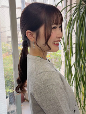 艶感を残したまとめ髪アレンジ