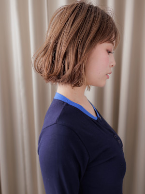 透明感ミルクティーブロンドハッシュレイヤーボブ20代30代