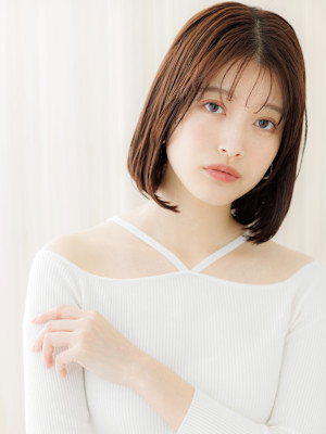 グレージュブラウンシースルー大人美人前下がりボブ30代40代