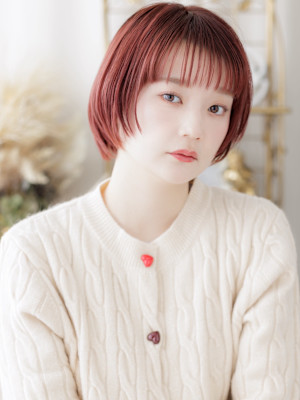 チェリーレッドシースルーバングシャギーカットクラゲヘア20代