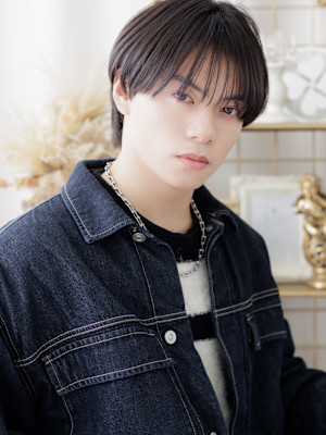 透明感ダークアッシュダウンバングショート　シースルーマッシュ