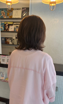 くびれミディアムウルフ×上品ベージュ