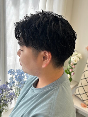 黒髪ビジネスショートメンズカット爽やか刈り上げ20代30代
