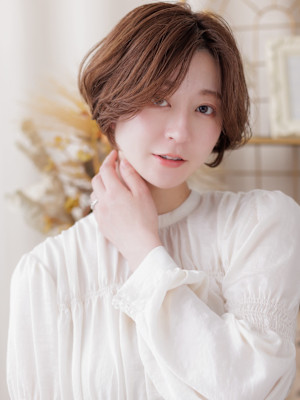 小顔ひし形レイヤーボブ抜け感ピンクベージュブリーチなし