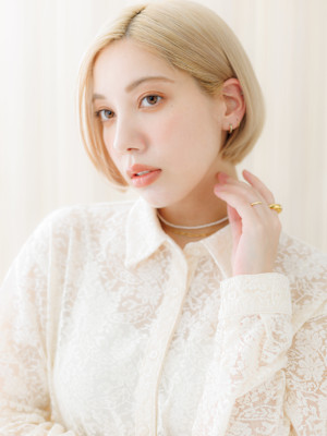ダブルカラーアップバングワンレン切りっぱなしボブ10代20代