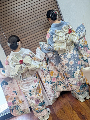 ご姉妹で色違いのお揃い。結婚式お呼ばれ振袖コーディネート