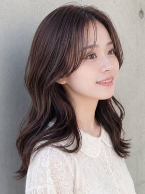 ロング くびれレイヤー×グレーヘアー（グレイヘア）