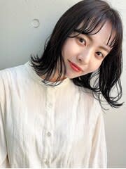 外ハネ×透明感グレージュの大人ナチュラルミディ