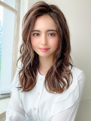 やわらかさを引き出すフェザーパーマ 