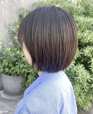 地毛　まとまる丸み黒髪ショートボブ