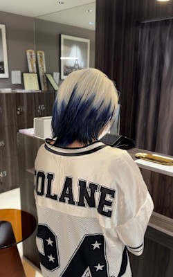 ホワイトブロンド×ネイビーブルー