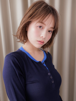 透明感ミルクティーブロンドハッシュレイヤーボブ20代30代