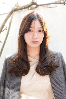 柔らかく揺れる韓国風レイヤー