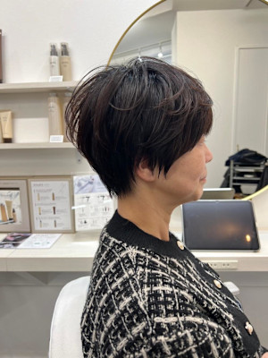 ショートボブ丸みショート白髪ぼかし
