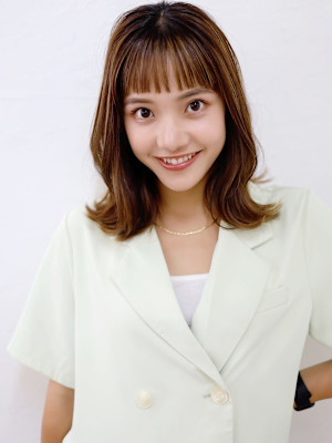 ワンカール顔まわりくびれヘアミディアム