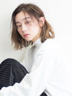 ニュアンスパーマ巻髪セミロング