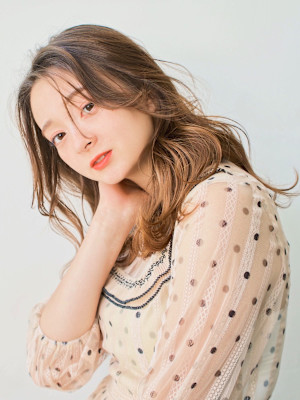 ワンカールセミロングベージュブラウン