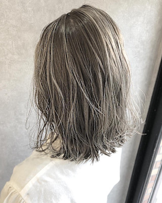 ハイライト白髪ぼかしお洒落大人上品20代30代アッシュ