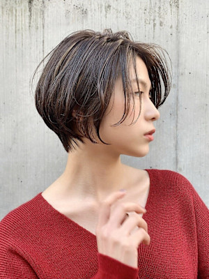 前下がりハンサムショート　大人ショートボブ
