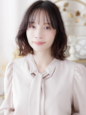 暗髪ローライトカラーブリーチなしゆるふわくびれレイヤー