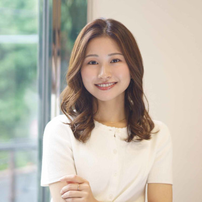 大人可愛いくびれミディアムレイヤー