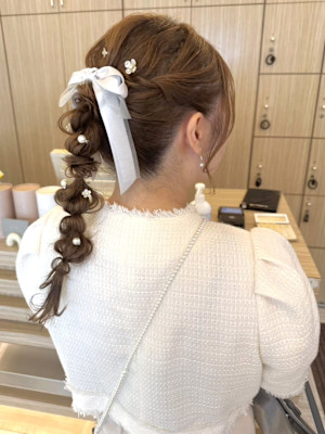 ポニーテール 玉ねぎヘア 編み下ろし風 結婚式 お呼ばれヘア