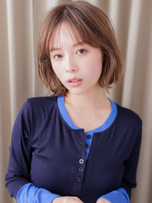 透明感ミルクティーブロンドハッシュレイヤーボブ20代30代