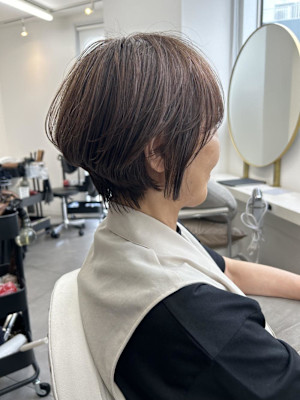 丸みのあるショートボブで大人素敵ヘア