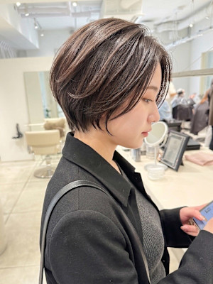 くびれレイヤーショートボブ