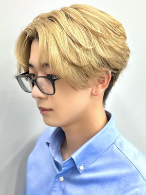 イエローベージュ ブリーチカラー マッシュ 韓国風 20代