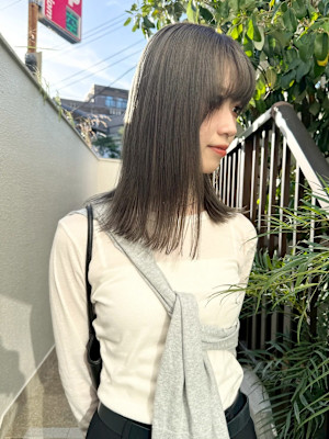 柔らかオリーブグレージュ