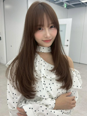 ロングレイヤー　シースルーバング　韓国ヘア　アッシュカラー