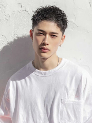 短髪黒髪ショート・ツーブロック刈り上げ・ショートメンズ