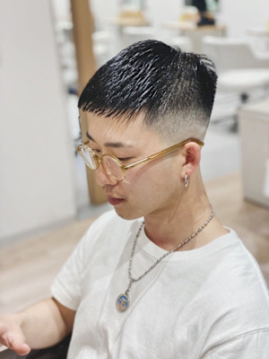 スキンフェード・黒髪短髪・オシャレ坊主・テーパーフェード