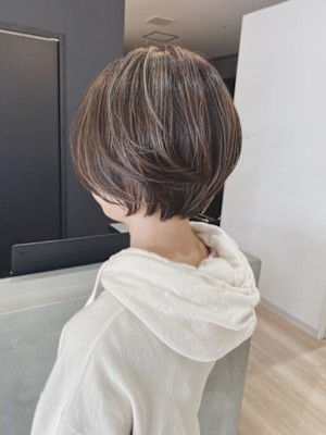 スウィングショートボブ×イルミナカラー×ハイライトボブ