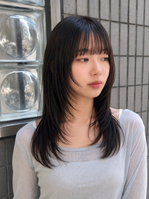 小顔レイヤーカット×オリーブベージュ×シースルーバング